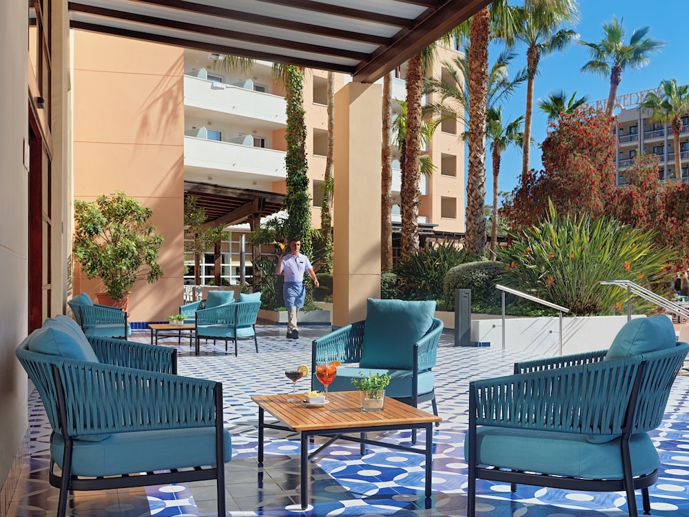 H10 Salauris Palace — Hotel building in Salou, Catalonia