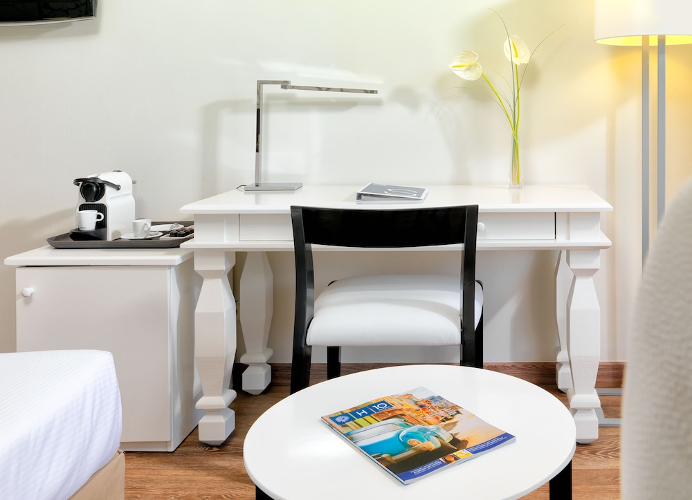 H10 Salauris Palace — Hotel rooms in Salou, Catalonia