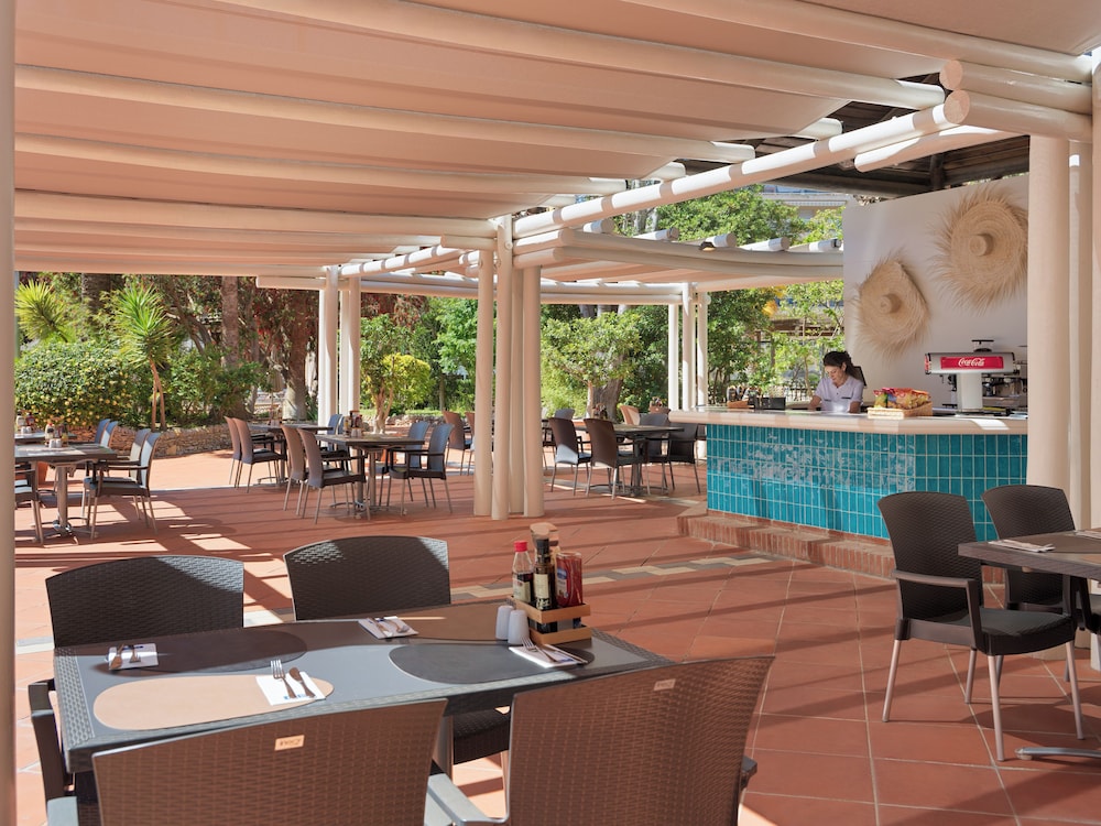 H10 Salauris Palace — Restaurant & bars in Salou, Catalonia