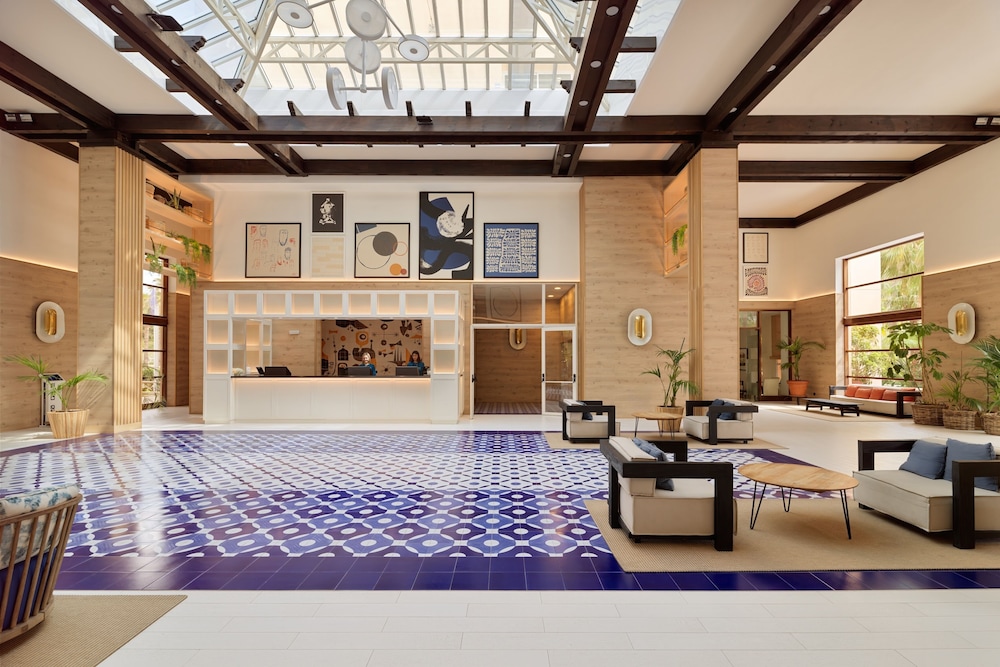 H10 Salauris Palace — Hotel building in Salou, Catalonia