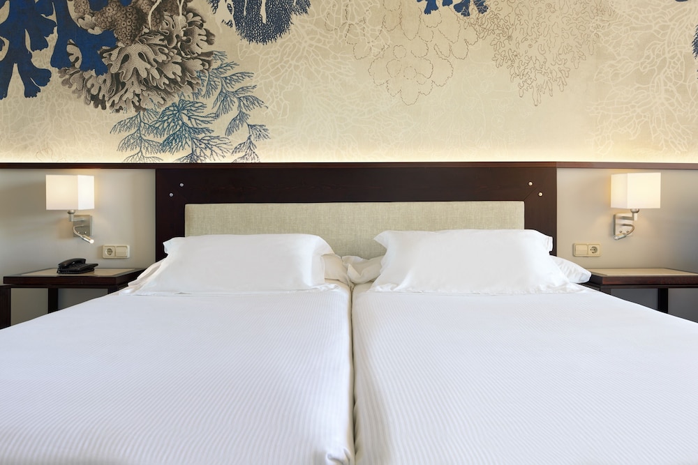 H10 Salauris Palace — Hotel rooms in Salou, Catalonia