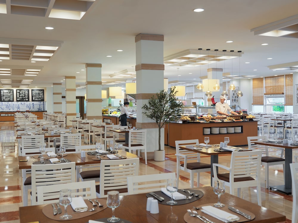 H10 Salauris Palace — Restaurant & bars in Salou, Catalonia