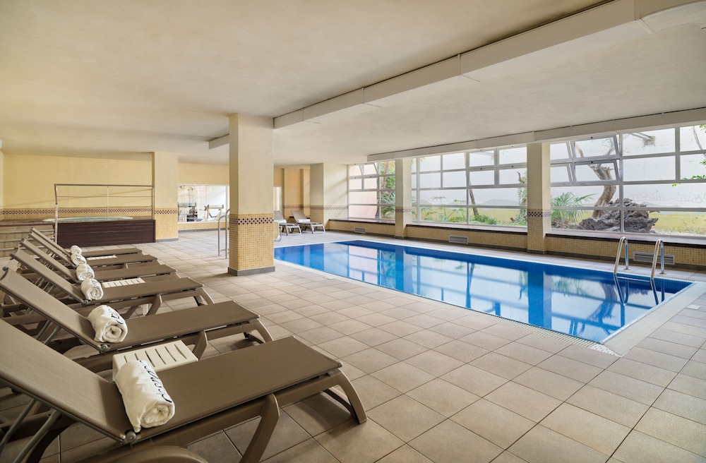 H10 Salauris Palace — Swimming pool in Salou, Catalonia
