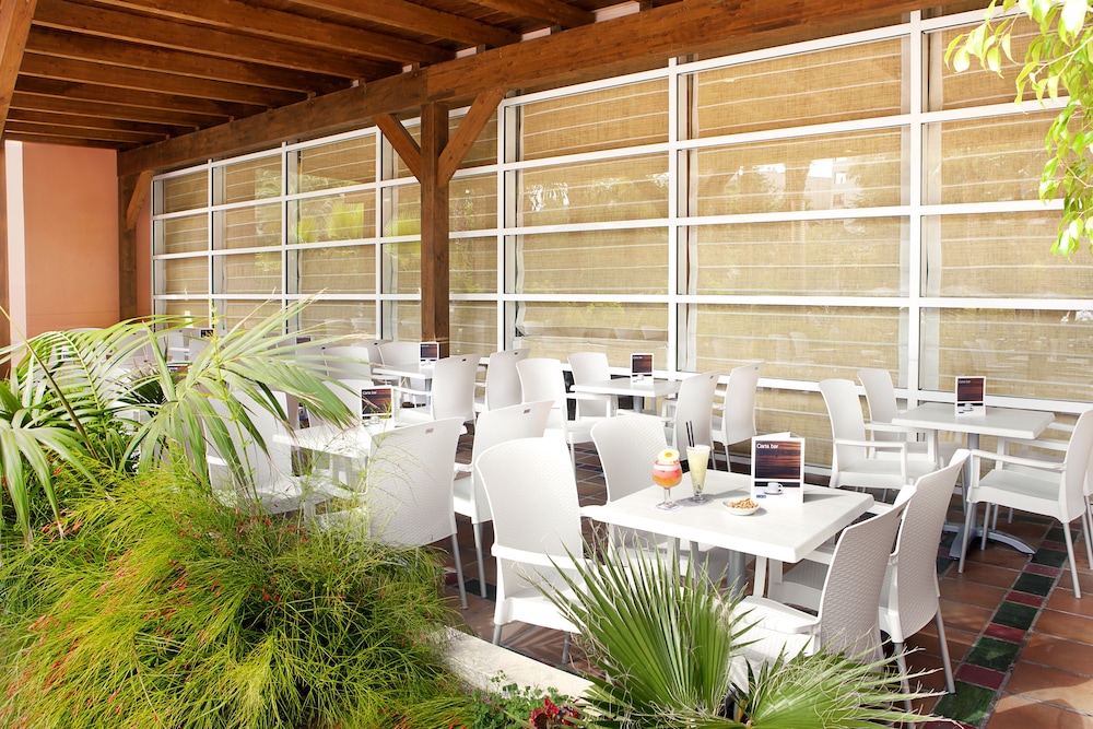 H10 Salauris Palace — Restaurant & bars in Salou, Catalonia