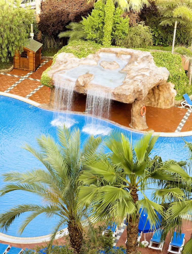 H10 Salauris Palace — Swimming pool in Salou, Catalonia