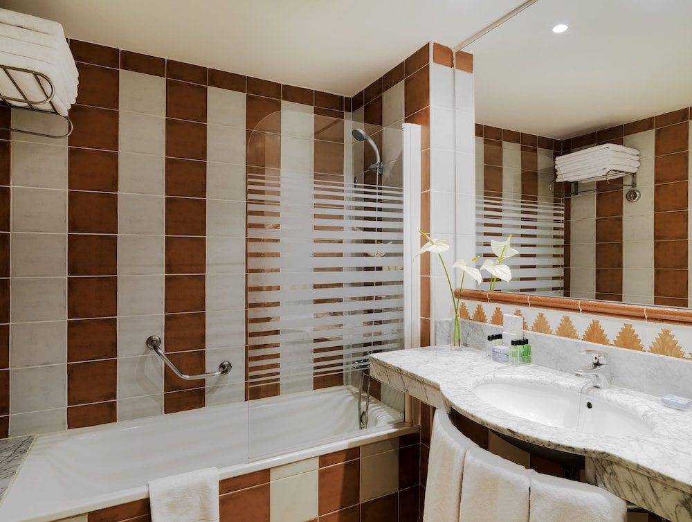 H10 Salauris Palace — Hotel rooms in Salou, Catalonia