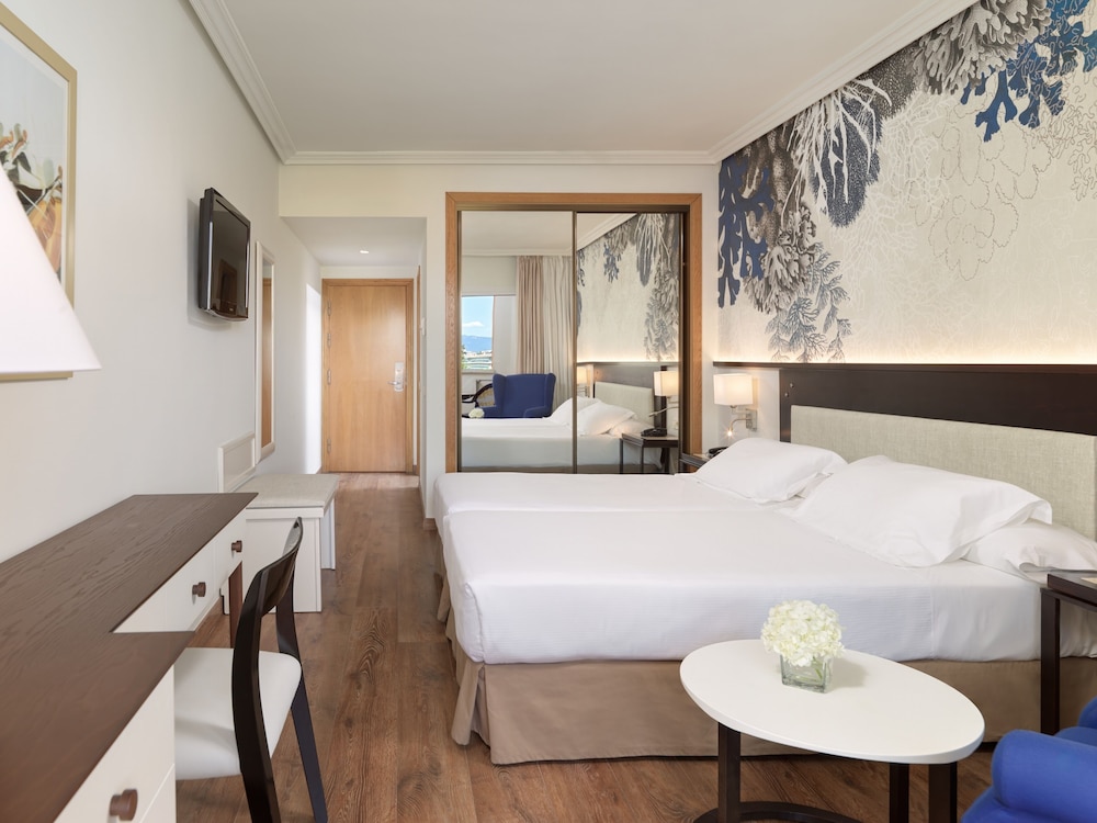 H10 Salauris Palace — Hotel rooms in Salou, Catalonia