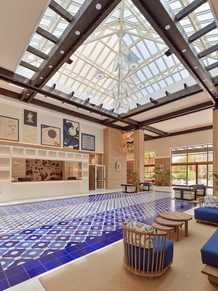 H10 Salauris Palace — Hotel building in Salou, Catalonia