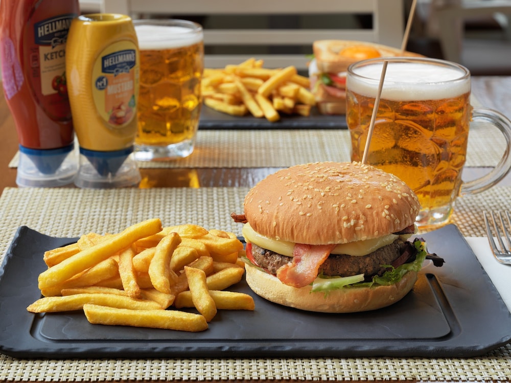 H10 Salauris Palace — Restaurant & bars in Salou, Catalonia
