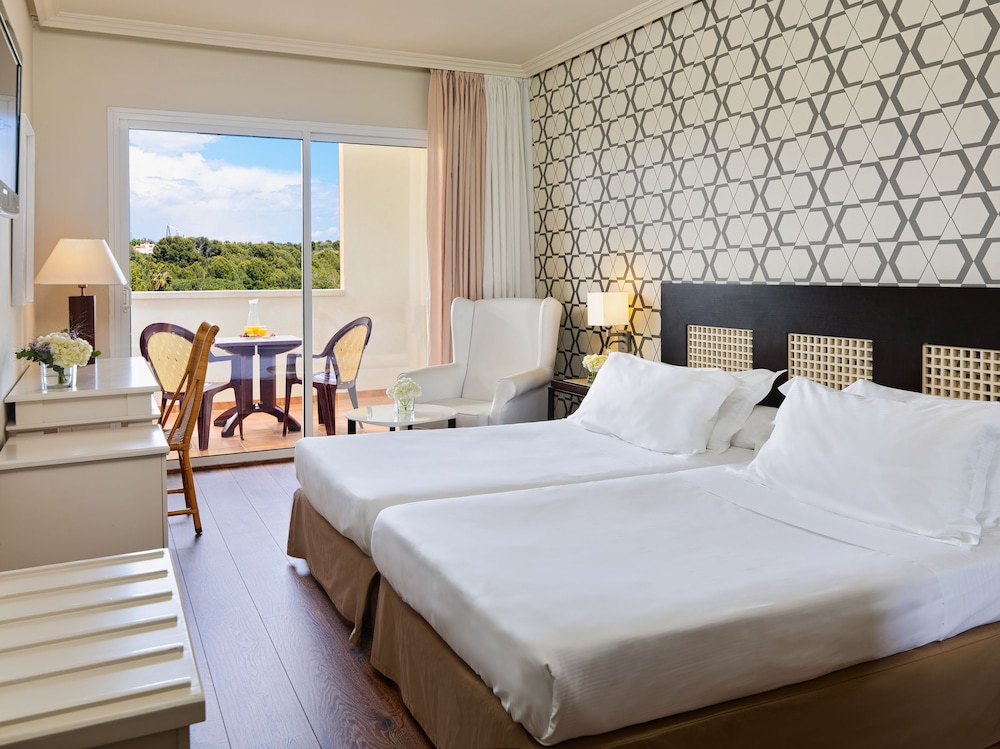 H10 Salauris Palace — Hotel rooms in Salou, Catalonia