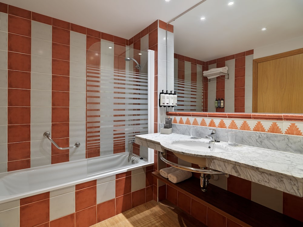 H10 Salauris Palace — Hotel rooms in Salou, Catalonia