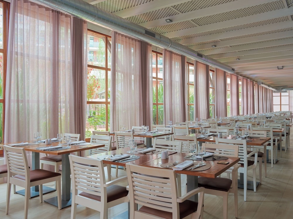 H10 Salauris Palace — Restaurant & bars in Salou, Catalonia