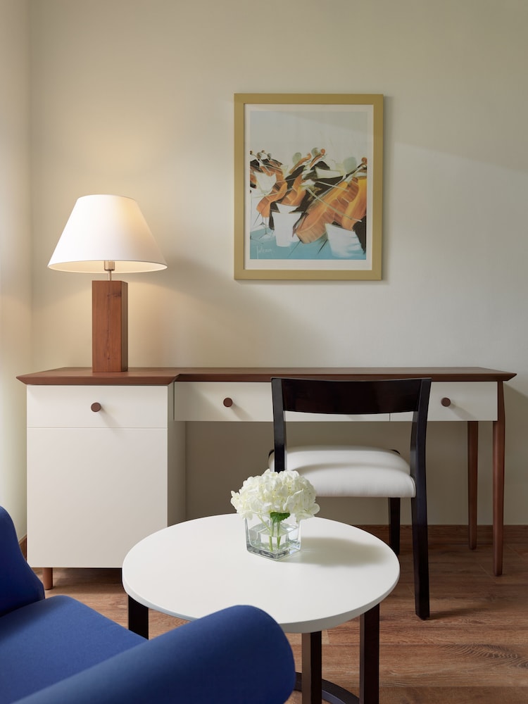 H10 Salauris Palace — Hotel rooms in Salou, Catalonia