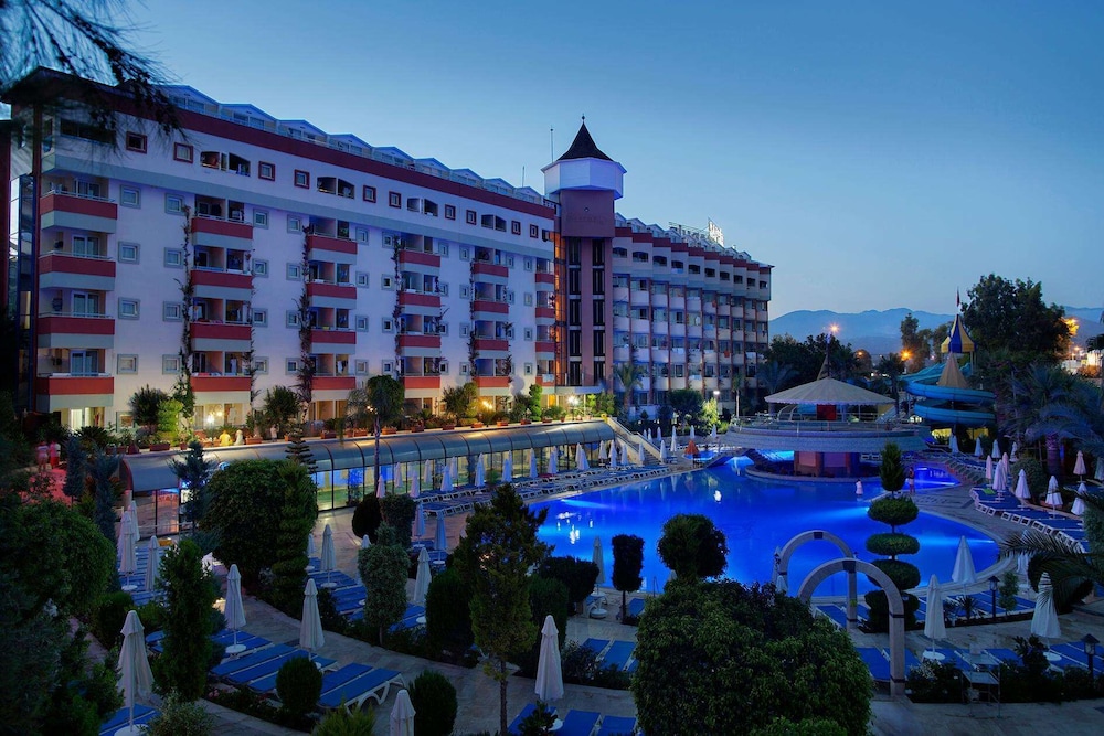 Saphir Hotel & Villas - All inclusive — Hotel building in Alanya