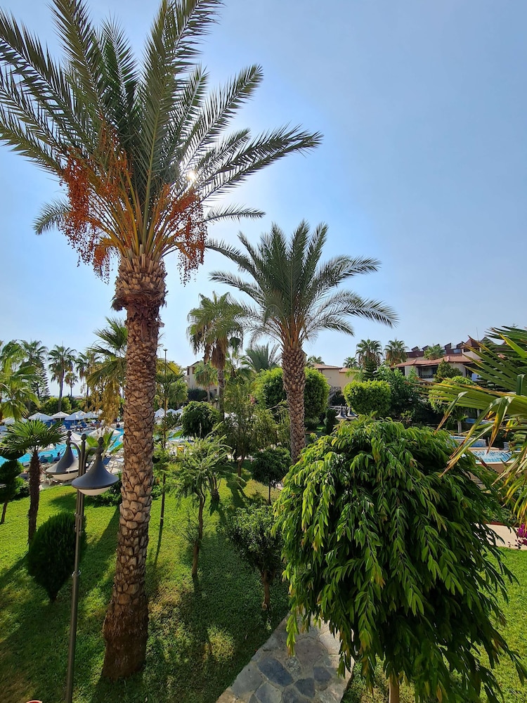 Saphir Hotel & Villas - All inclusive — Swimming pool in Alanya