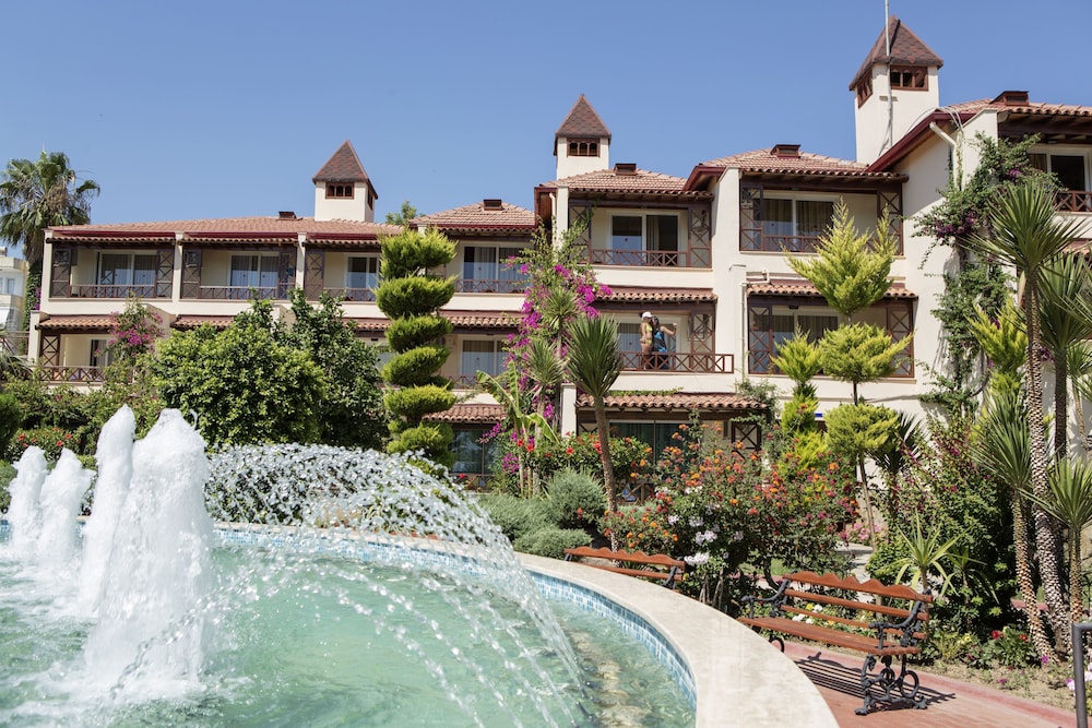 Saphir Hotel & Villas - All inclusive — Hotel building in Alanya