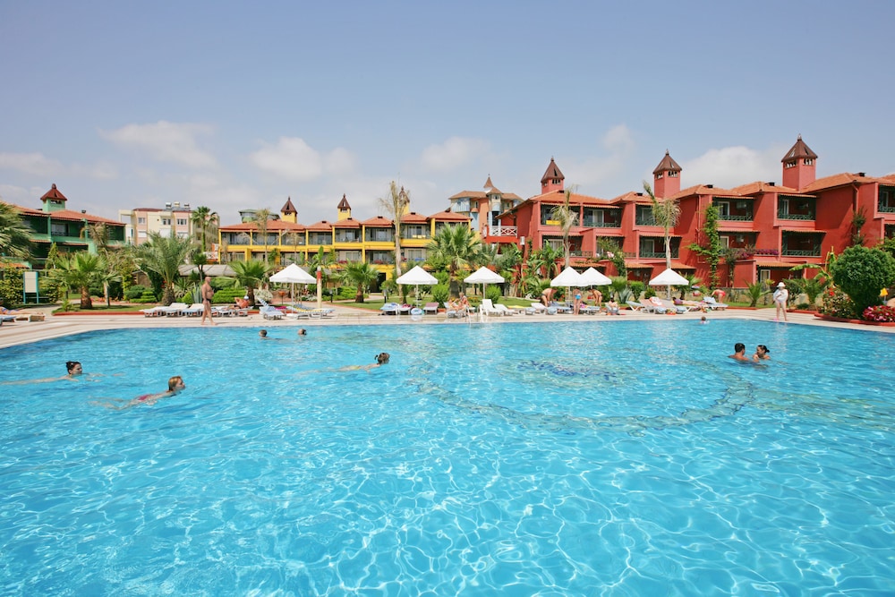 Saphir Hotel & Villas - All inclusive — Swimming pool in Alanya