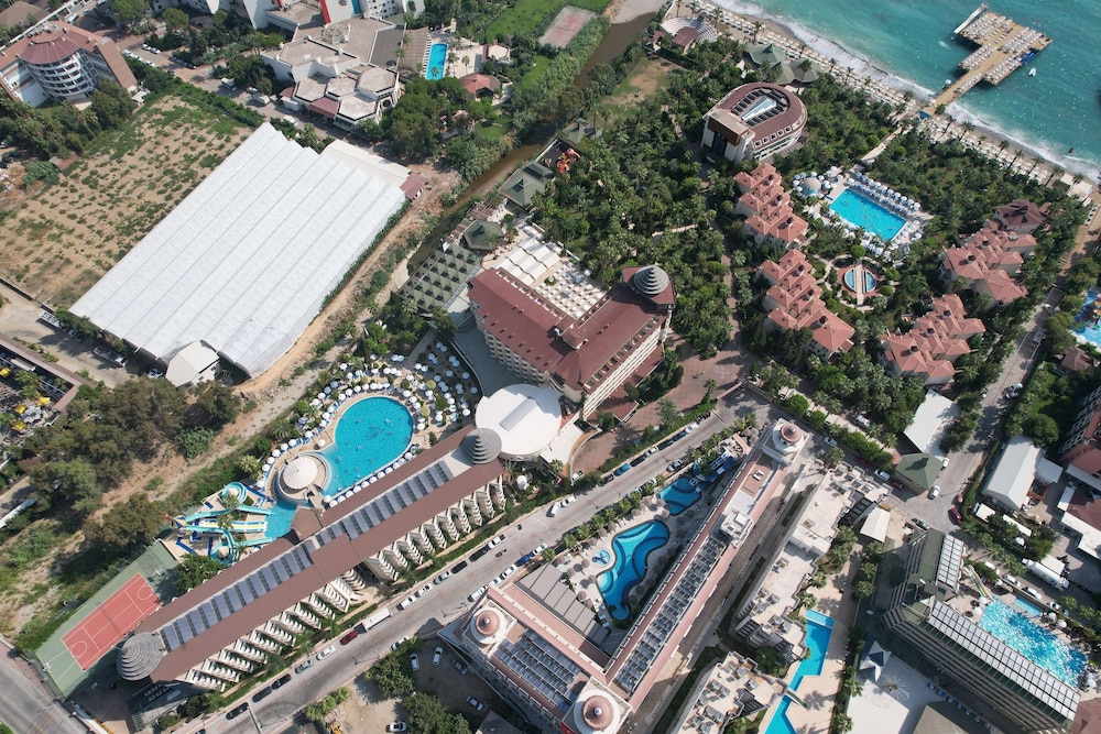 Saphir Hotel & Villas - All inclusive — Hotel building in Alanya
