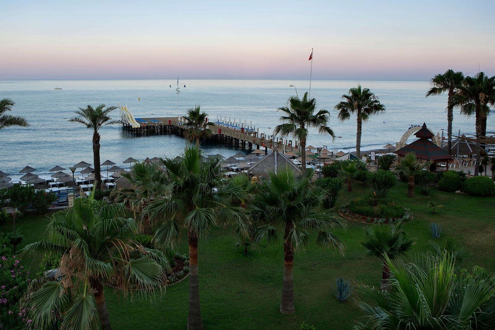 Saphir Hotel & Villas - All inclusive — Beach in Alanya