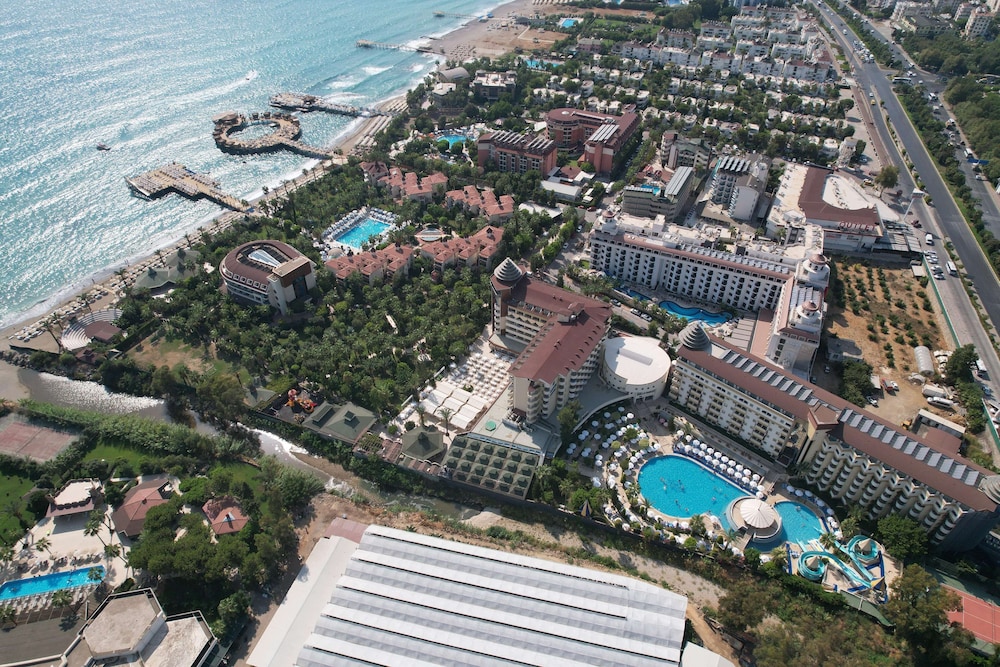 Saphir Hotel & Villas - All inclusive — Hotel building in Alanya