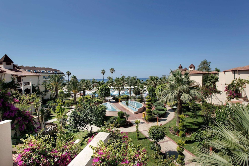 Saphir Hotel & Villas - All inclusive — Swimming pool in Alanya