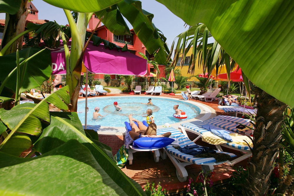 Saphir Hotel & Villas - All inclusive — Swimming pool in Alanya