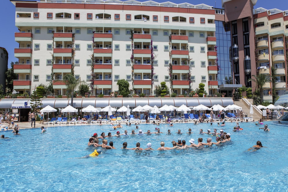Saphir Hotel & Villas - All inclusive — Swimming pool in Alanya