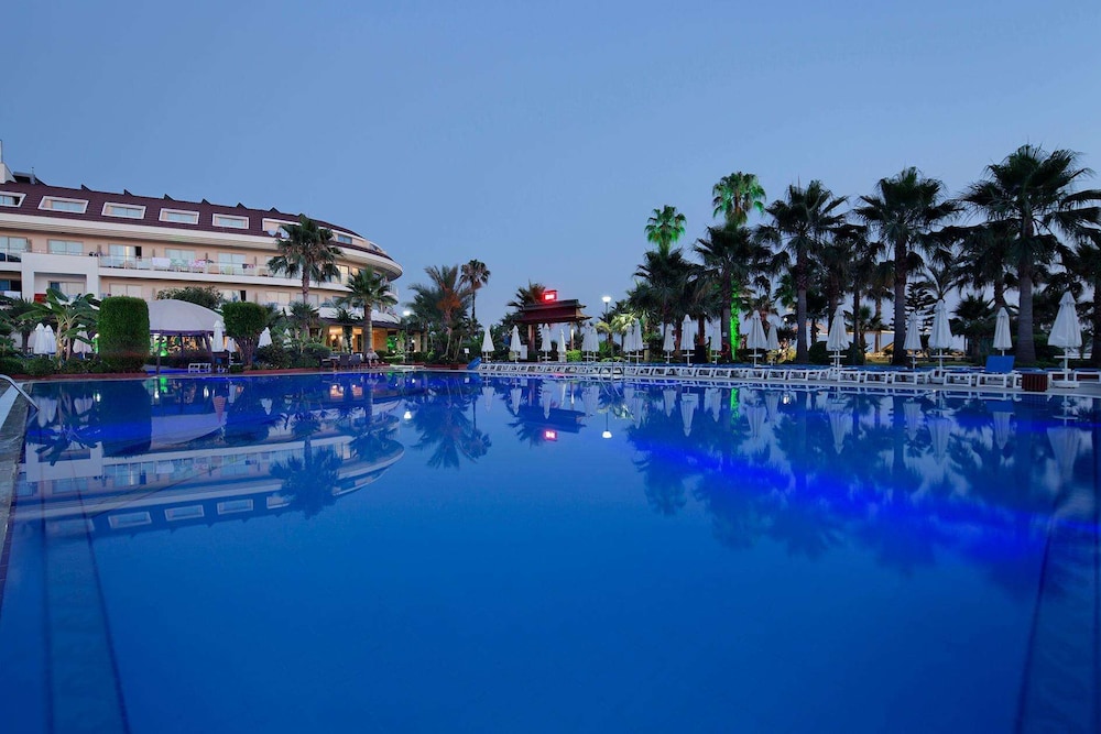 Saphir Hotel & Villas - All inclusive — Swimming pool in Alanya