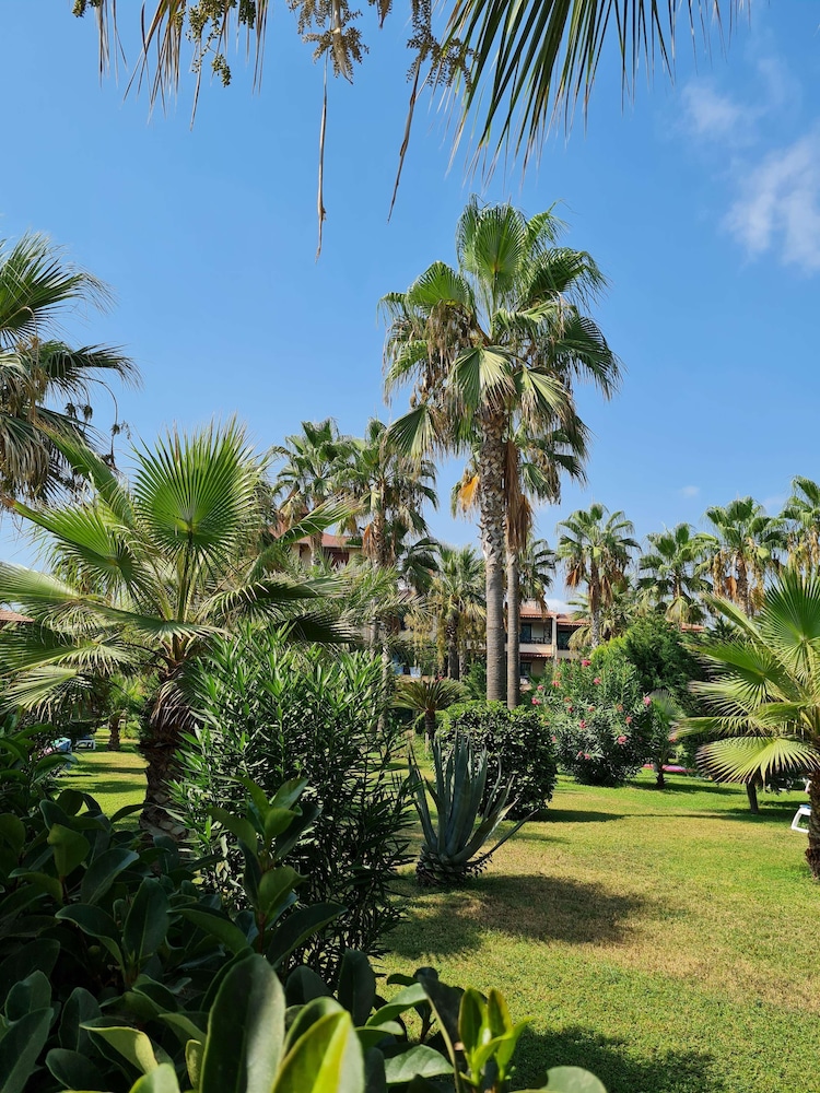 Saphir Hotel & Villas - All inclusive — Hotel building in Alanya