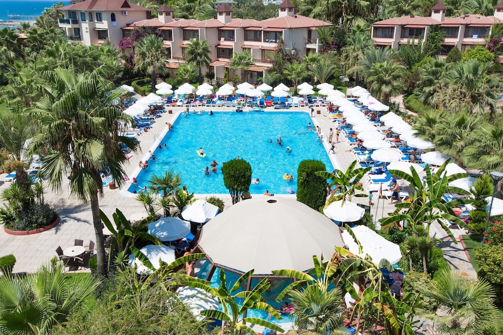 Saphir Hotel & Villas - All inclusive — Swimming pool in Alanya
