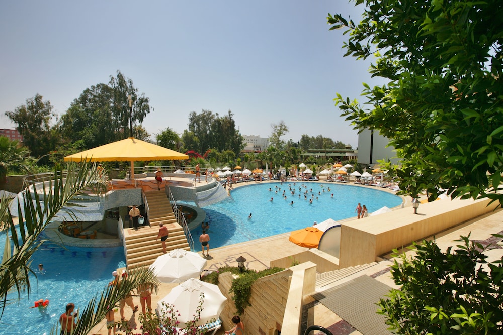Saphir Hotel & Villas - All inclusive — Swimming pool in Alanya
