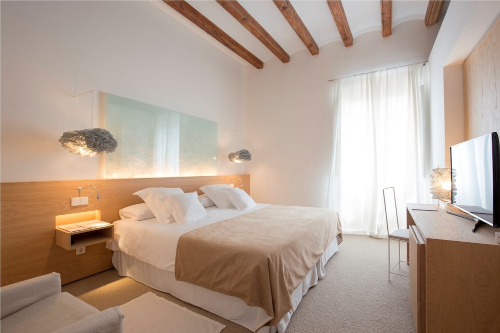 Convent de la Missio Boutique Hotel GL, Adults Only – Preferred Hotels & Resorts — Hotel rooms in Palma de Mallorca, Balearic Islands