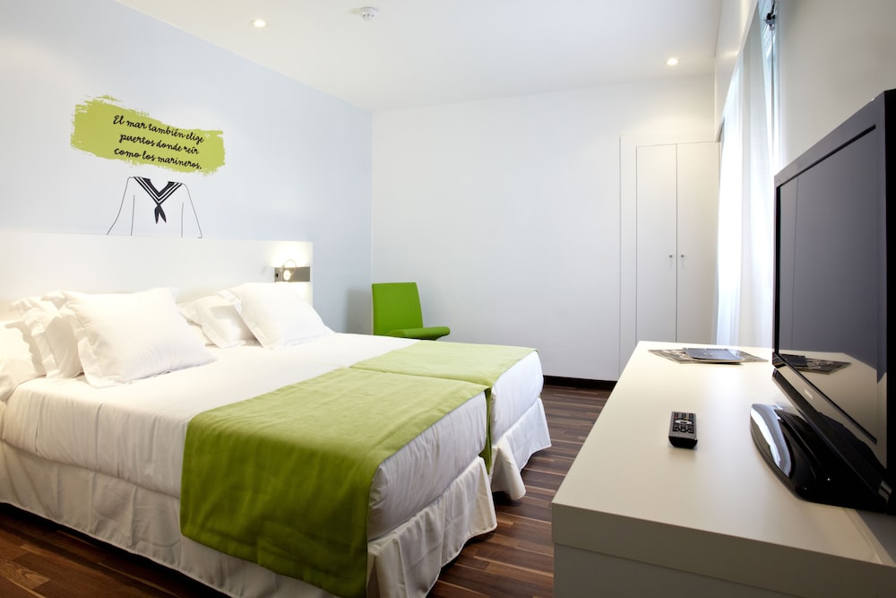 Hotel Costa Azul — Hotel rooms in Palma de Mallorca, Balearic Islands