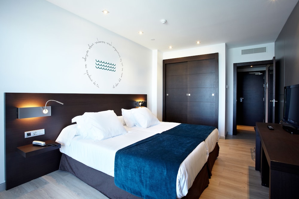 Hotel Costa Azul — Hotel rooms in Palma de Mallorca, Balearic Islands