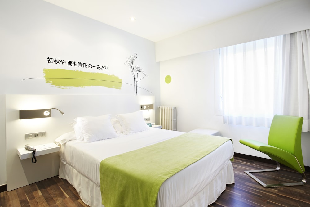Hotel Costa Azul — Hotel rooms in Palma de Mallorca, Balearic Islands