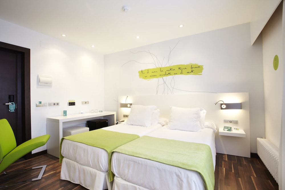 Hotel Costa Azul — Hotel rooms in Palma de Mallorca, Balearic Islands