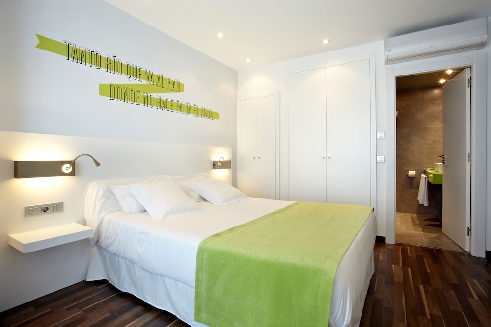 Hotel Costa Azul — Hotel rooms in Palma de Mallorca, Balearic Islands