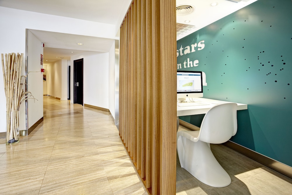 Hotel Costa Azul — Hotel building in Palma de Mallorca, Balearic Islands
