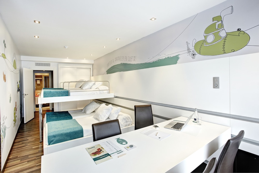 Hotel Costa Azul — Hotel rooms in Palma de Mallorca, Balearic Islands