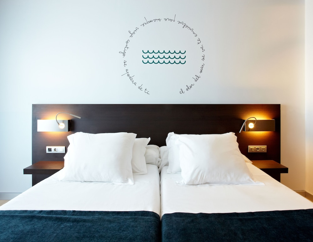 Hotel Costa Azul — Hotel rooms in Palma de Mallorca, Balearic Islands