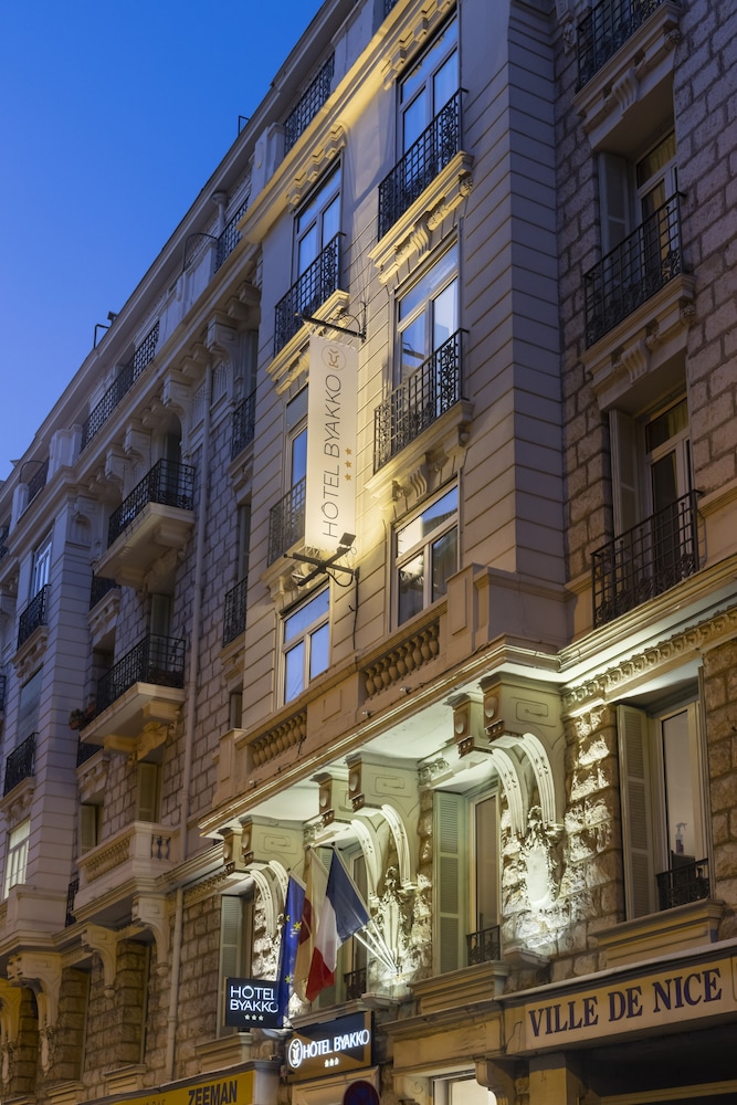 Hotel Byakko Nice — Hotel building in Nice, Provence-Alpes-Cote d'Azur