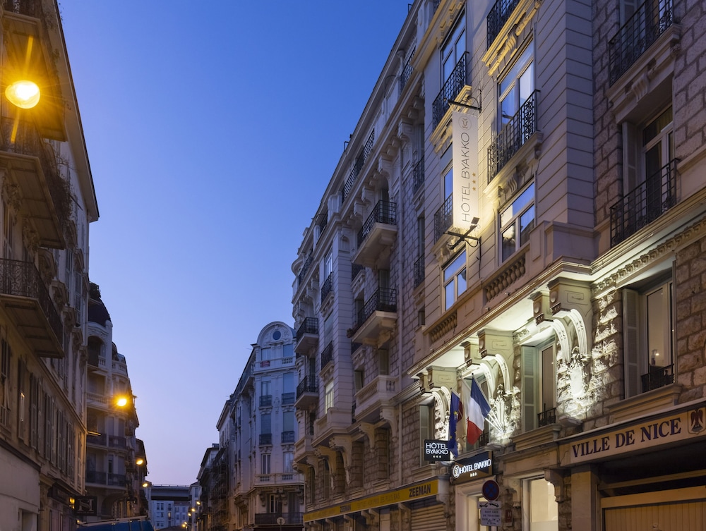 Hotel Byakko Nice — Hotel building in Nice, Provence-Alpes-Cote d'Azur
