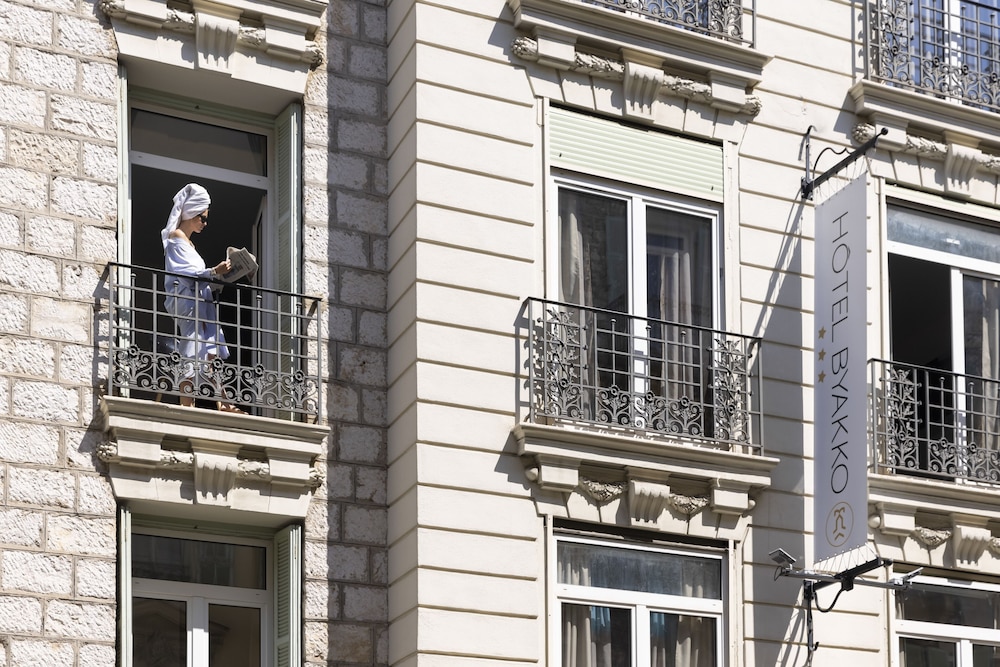 Hotel Byakko Nice — Hotel building in Nice, Provence-Alpes-Cote d'Azur
