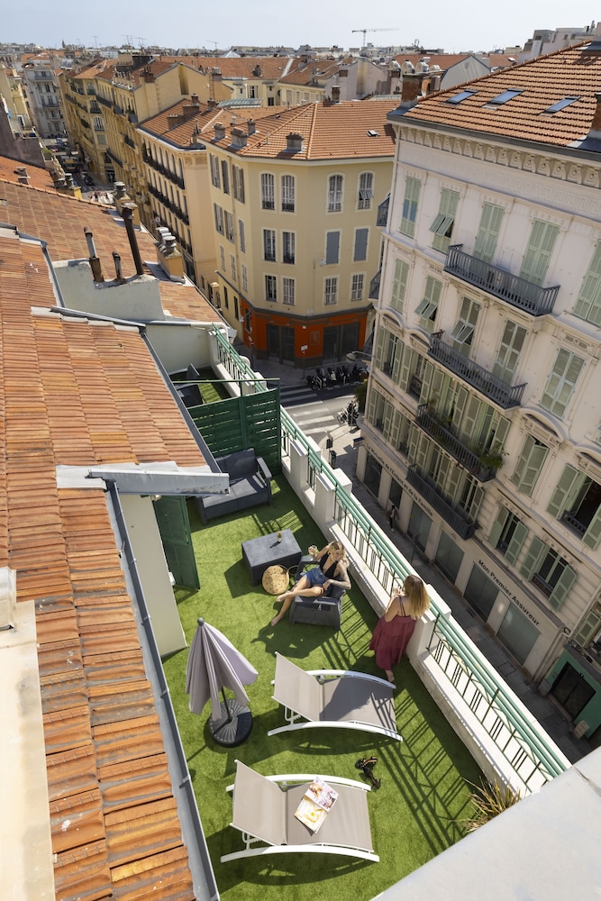 Hotel Byakko Nice — Hotel building in Nice, Provence-Alpes-Cote d'Azur