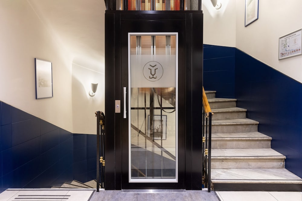 Hotel Byakko Nice — Hotel building in Nice, Provence-Alpes-Cote d'Azur