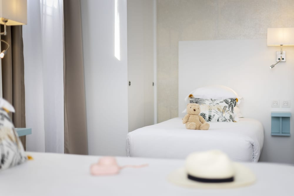 Hotel Byakko Nice — Hotel rooms in Nice, Provence-Alpes-Cote d'Azur