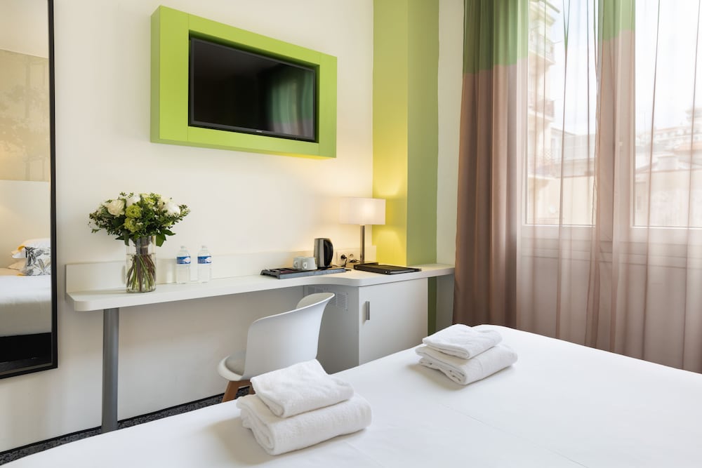 Hotel Byakko Nice — Hotel rooms in Nice, Provence-Alpes-Cote d'Azur