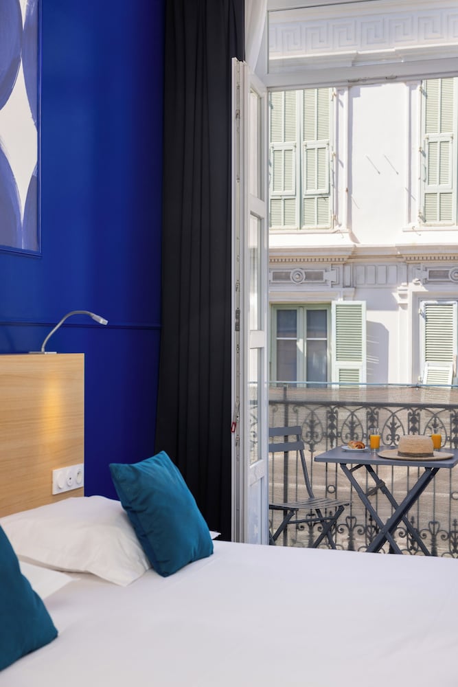 Hotel Byakko Nice — Hotel rooms in Nice, Provence-Alpes-Cote d'Azur