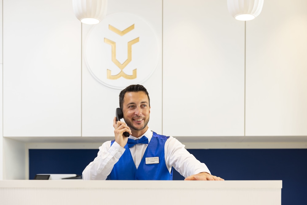 Hotel Byakko Nice — Hotel building in Nice, Provence-Alpes-Cote d'Azur