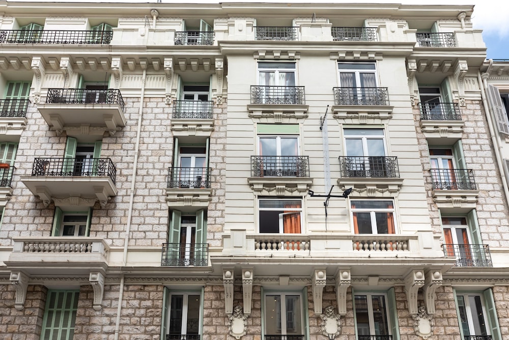 Hotel Byakko Nice — Hotel building in Nice, Provence-Alpes-Cote d'Azur